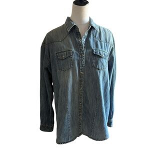 Vintage Wrangler Blues Denim Shirt/Jacket in a Faded Blue
